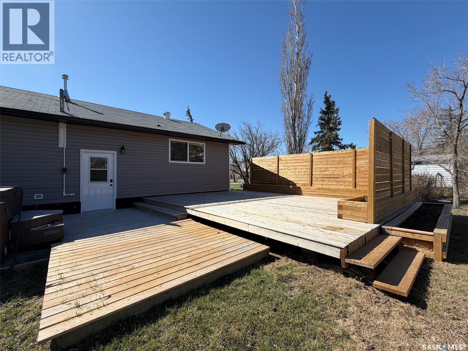 211 2Nd Street S, Cabri, SK - Outdoor With Deck Patio Veranda With Exterior