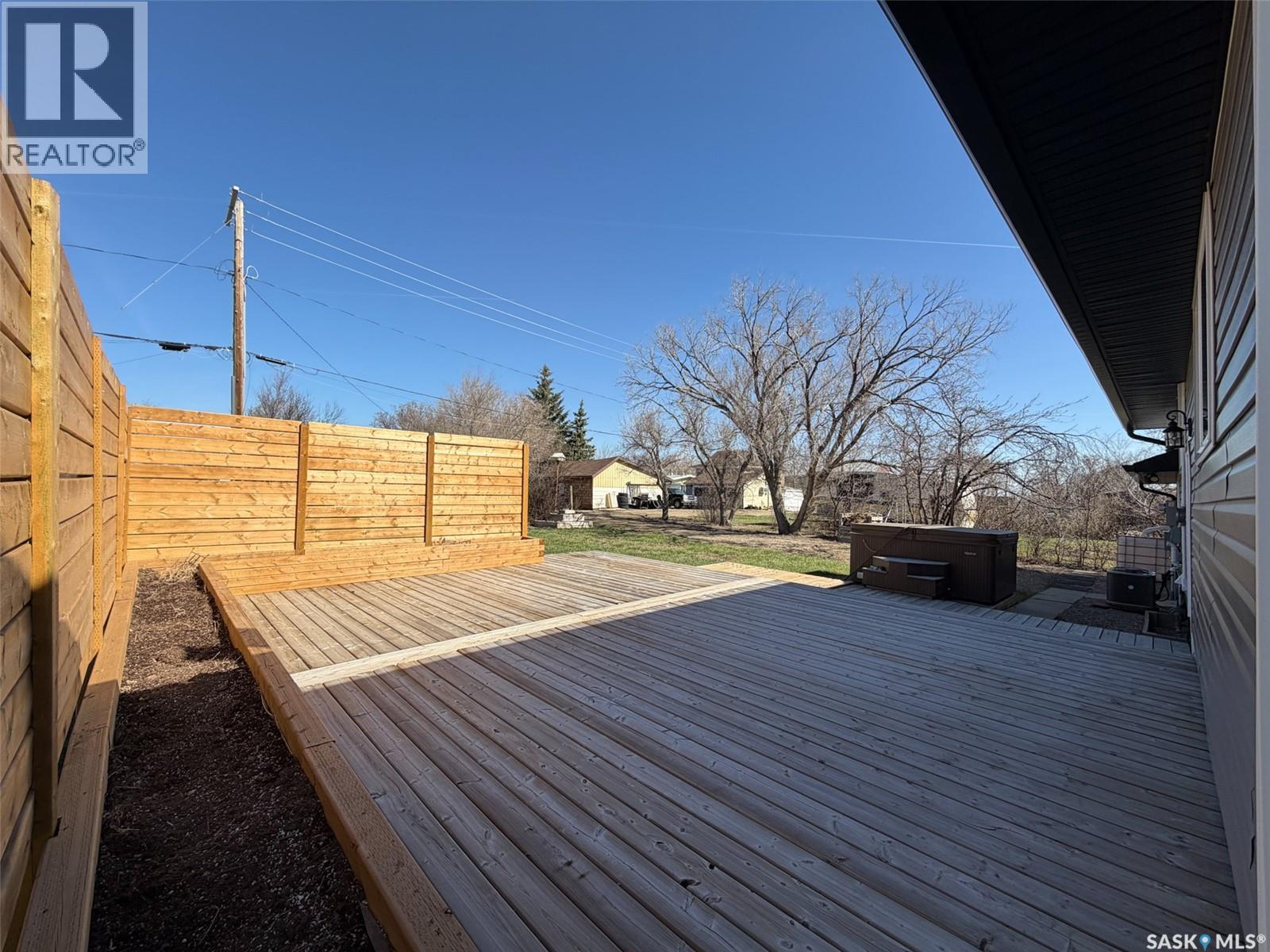 211 2Nd Street S, Cabri, SK - Outdoor