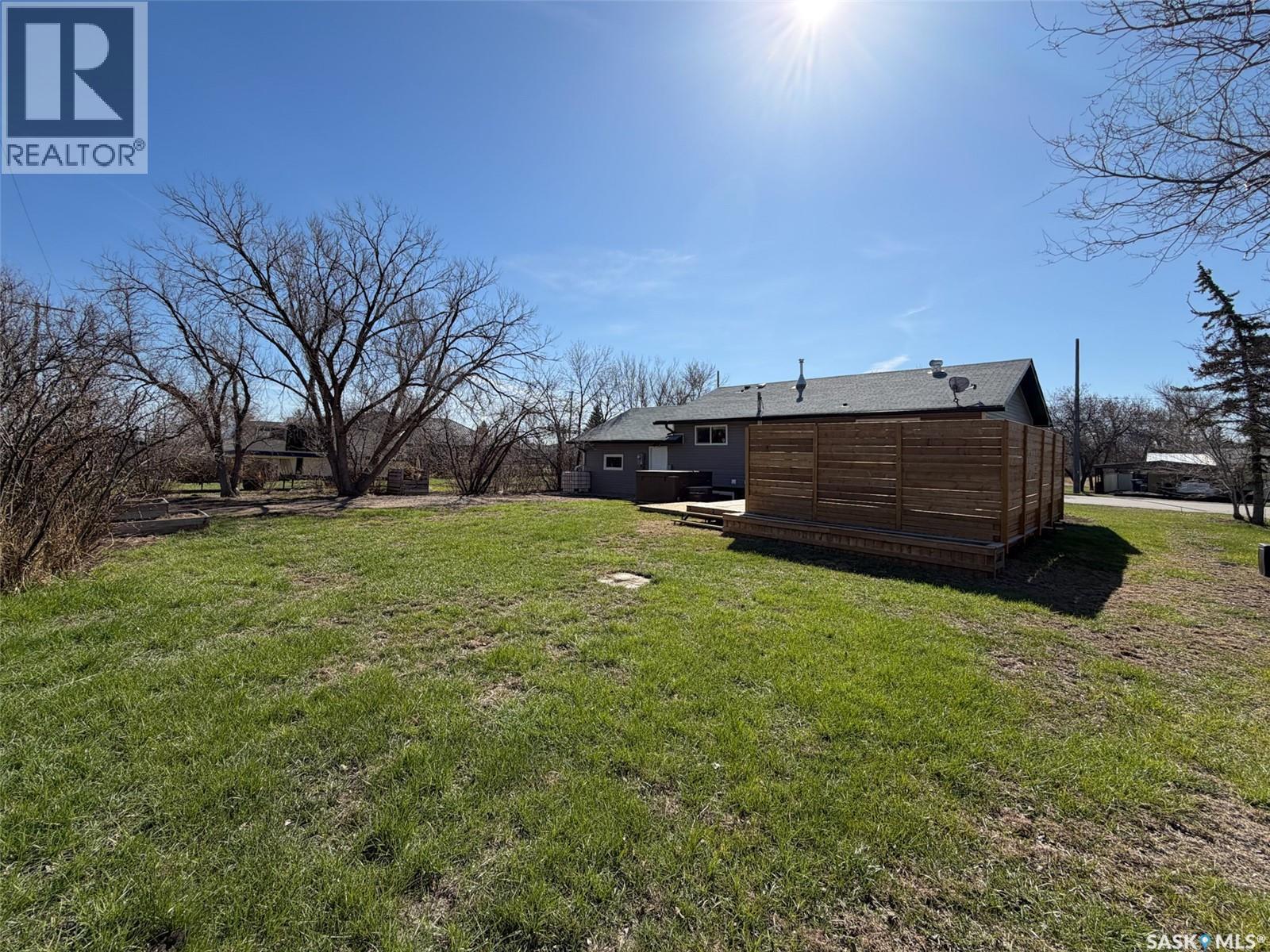 211 2Nd Street S, Cabri, SK - Outdoor