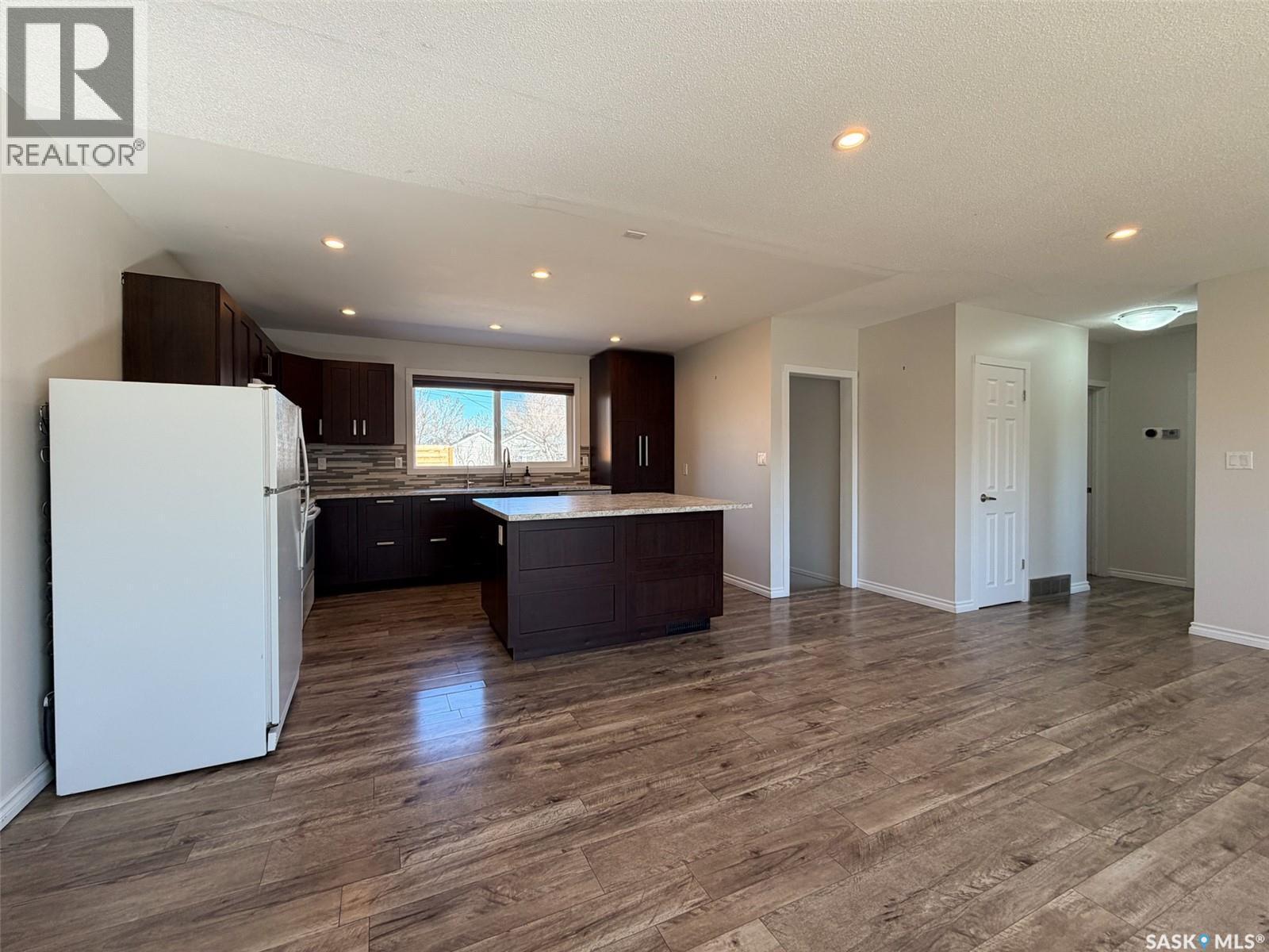 211 2Nd Street S, Cabri, SK - Indoor Photo Showing Kitchen