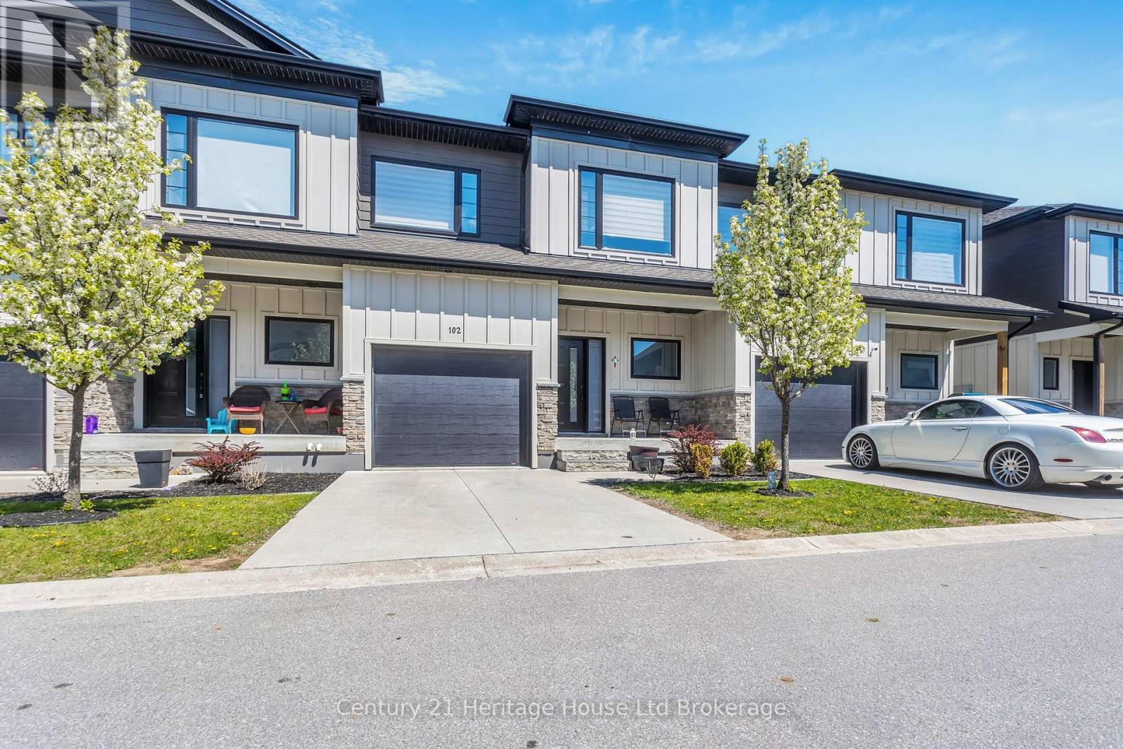 102 - 360 Quarter Town Line, Tillsonburg, ON - Outdoor With Facade