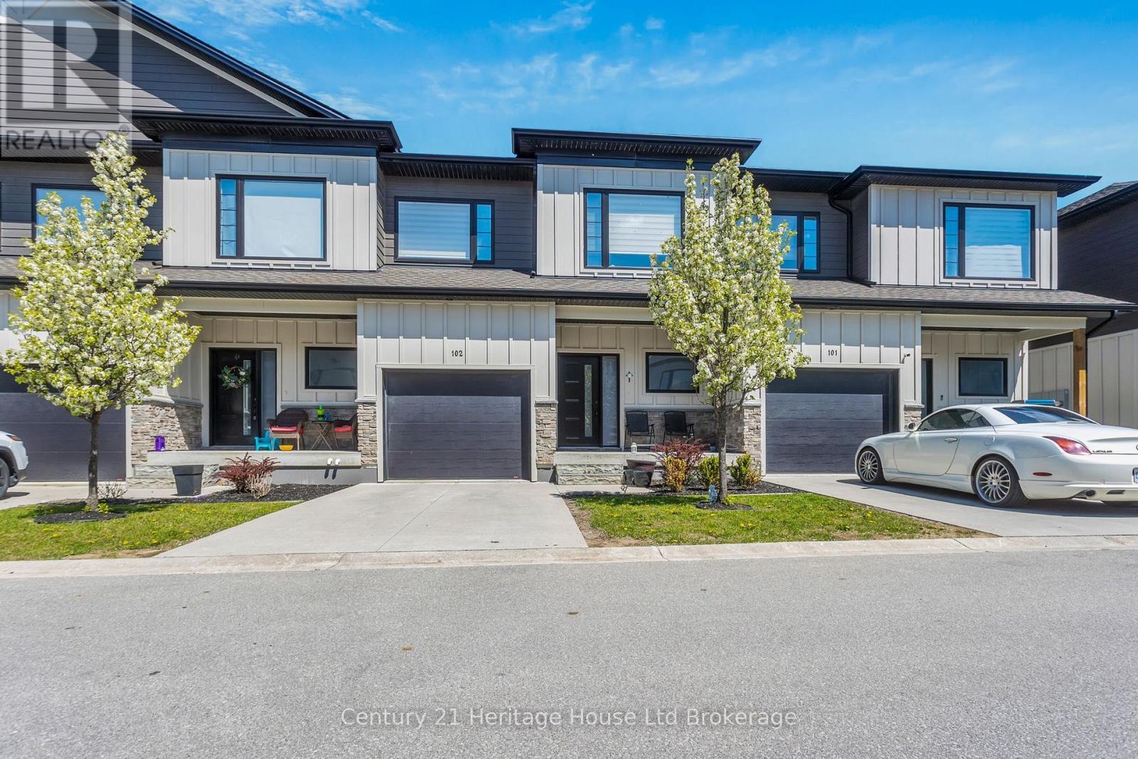 102 - 360 Quarter Town Line, Tillsonburg, ON - Outdoor With Facade