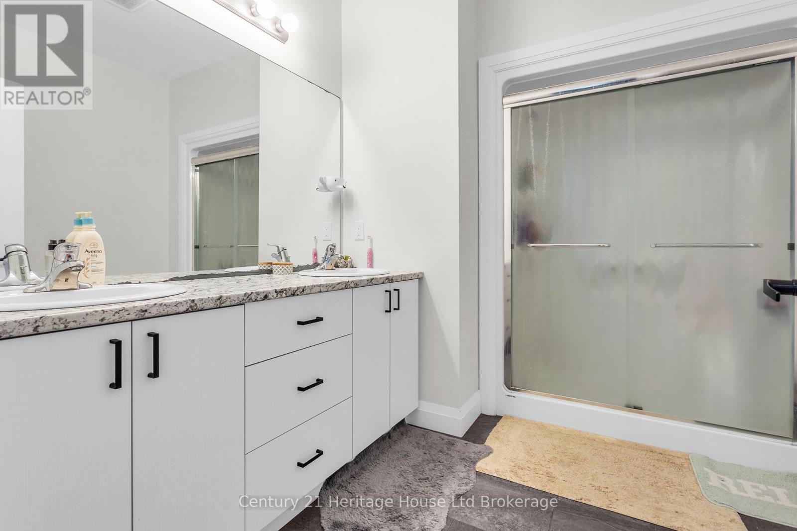 102 - 360 Quarter Town Line, Tillsonburg, ON - Indoor Photo Showing Bathroom
