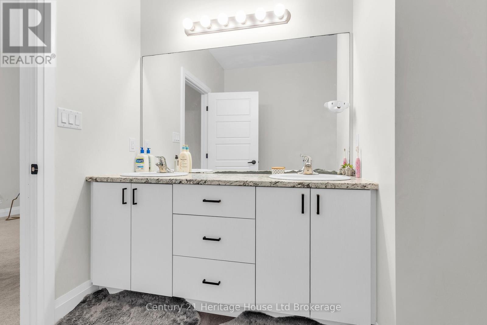 102 - 360 Quarter Town Line, Tillsonburg, ON - Indoor Photo Showing Bathroom