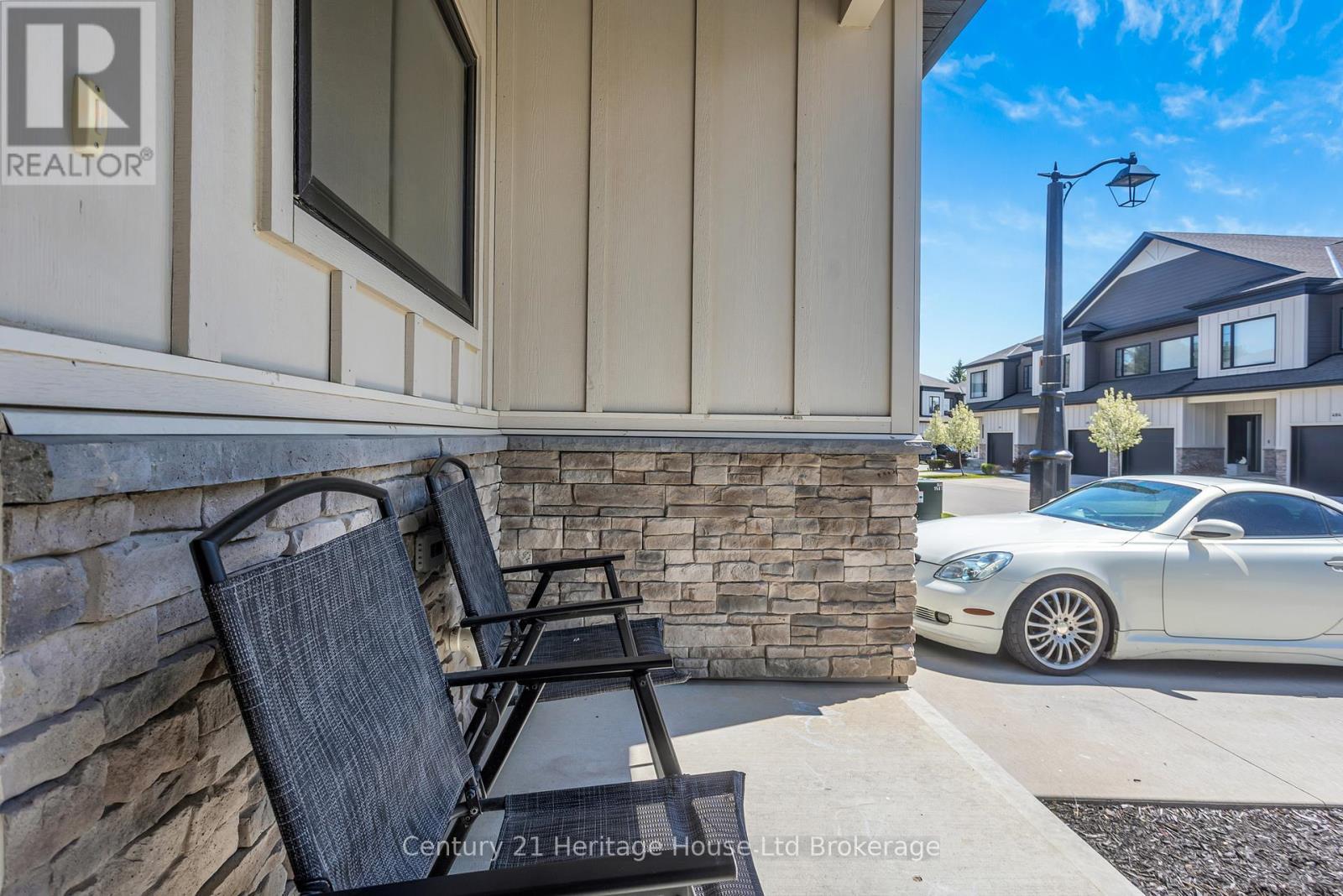 102 - 360 Quarter Town Line, Tillsonburg, ON - Outdoor