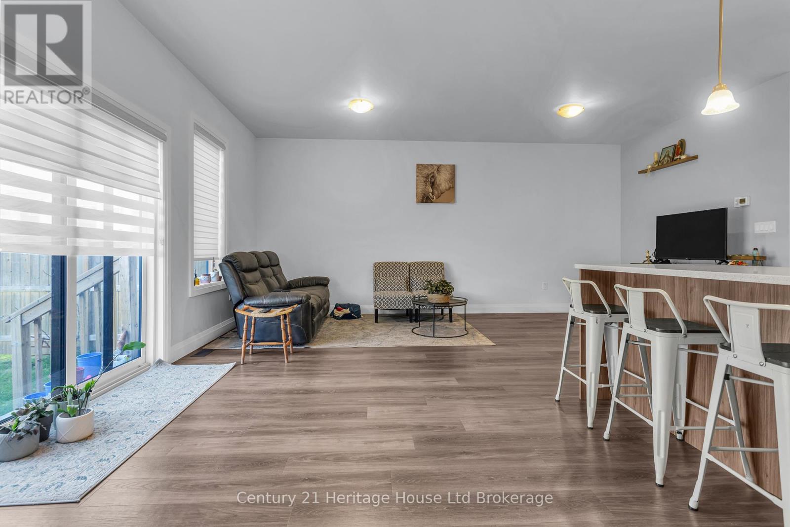102 - 360 Quarter Town Line, Tillsonburg, ON - Indoor