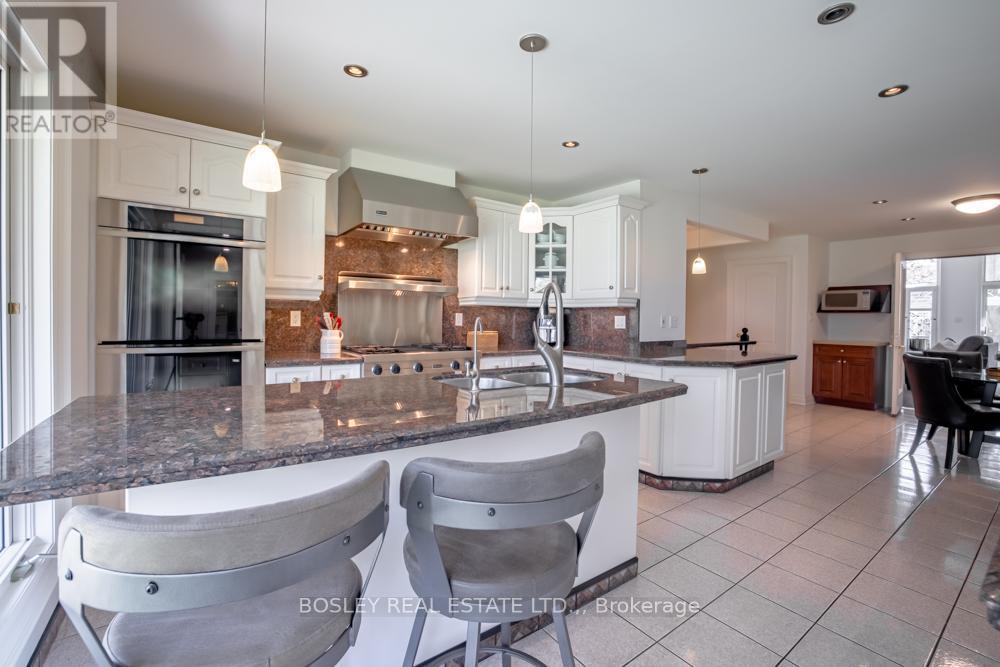 720 Lake Street, St. Catharines (Lakeshore), ON - Indoor Photo Showing Kitchen With Upgraded Kitchen
