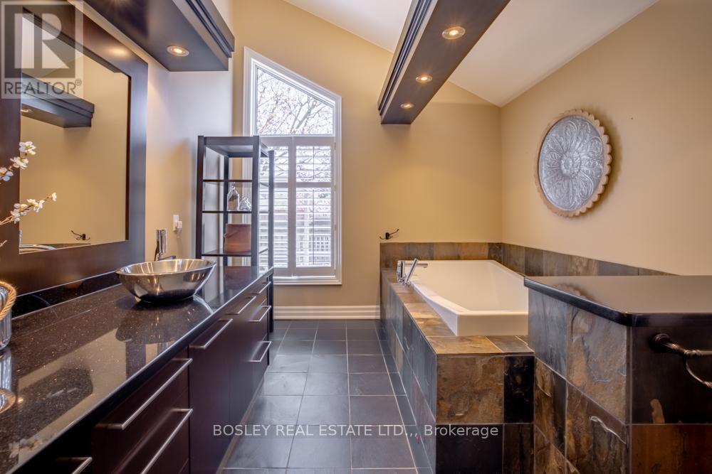 720 Lake Street, St. Catharines (Lakeshore), ON - Indoor Photo Showing Bathroom