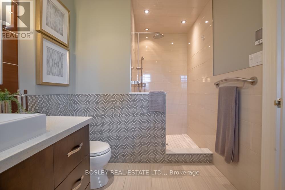 720 Lake Street, St. Catharines (Lakeshore), ON - Indoor Photo Showing Bathroom