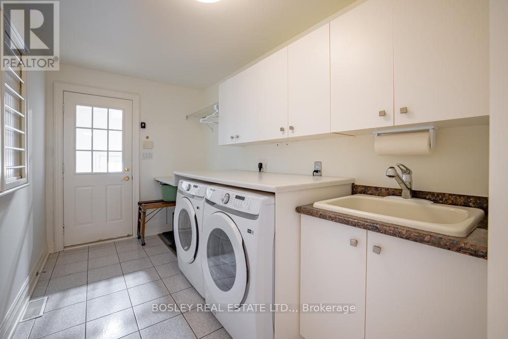 Main floor laundry room - 720 Lake Street, St. Catharines (Lakeshore), ON - Indoor Photo Showing Bathroom