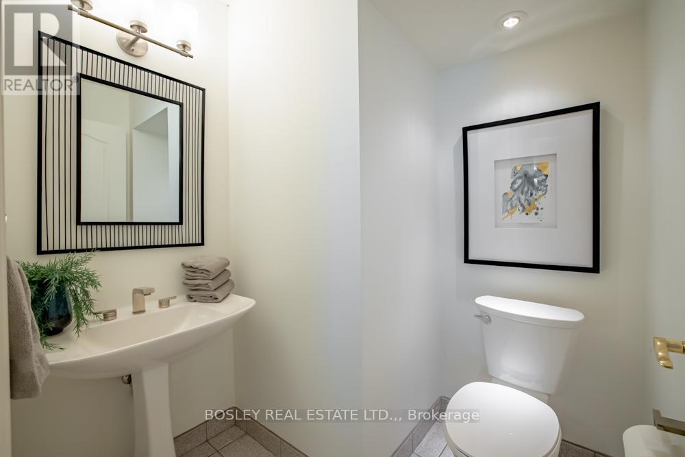 Main floor 2-piece bathroom - 720 Lake Street, St. Catharines (Lakeshore), ON - Indoor