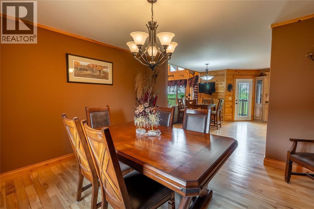 2507 Bickford Line, St Clair, ON - Indoor Photo Showing Dining Room