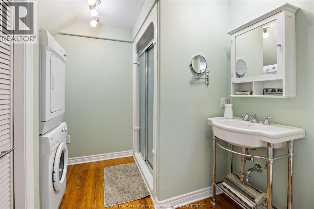 689 Ross Beach, Lakeshore, ON - Indoor Photo Showing Laundry Room