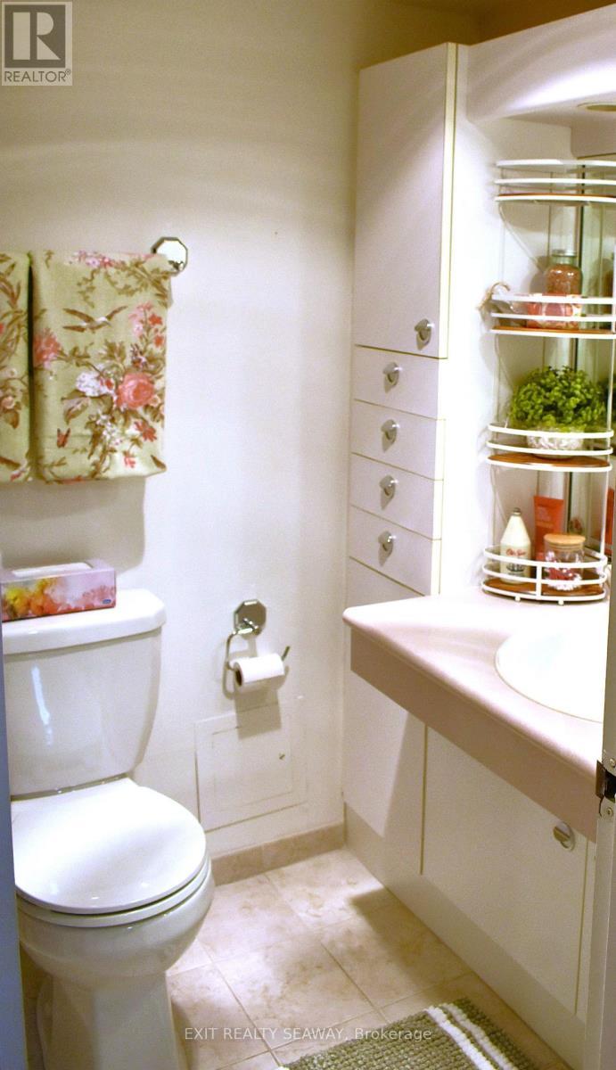 702 - 308 Second Street E, Cornwall, ON - Indoor Photo Showing Bathroom