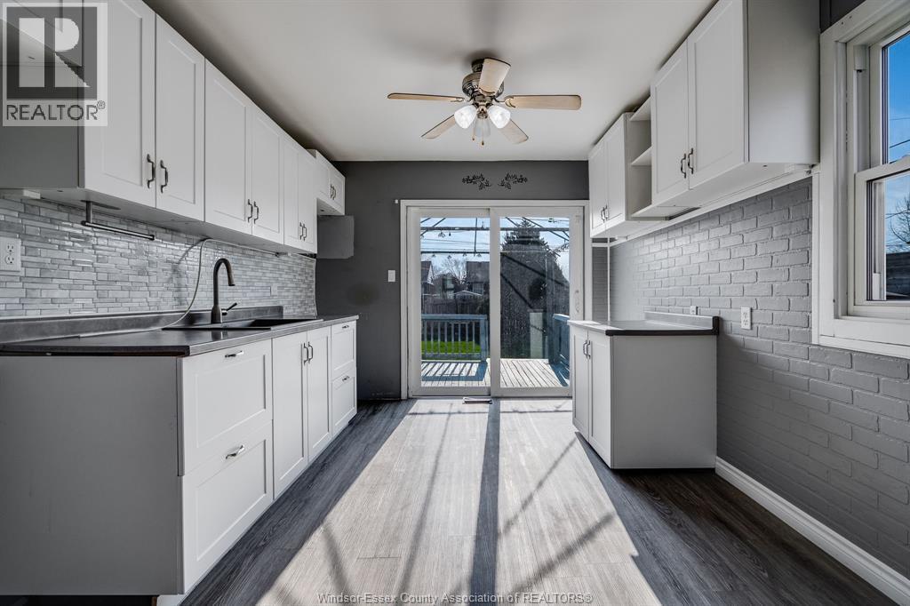 3759 Whitney, Windsor, ON - Indoor Photo Showing Kitchen