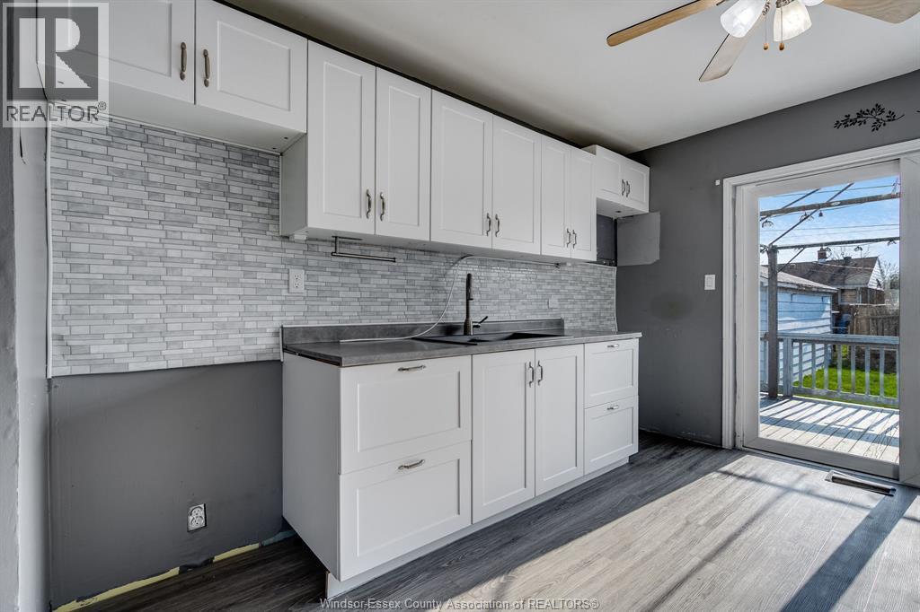 3759 Whitney, Windsor, ON - Indoor Photo Showing Kitchen