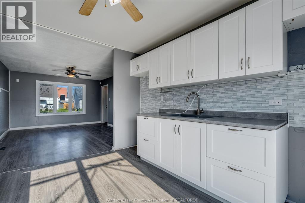 3759 Whitney, Windsor, ON - Indoor Photo Showing Kitchen