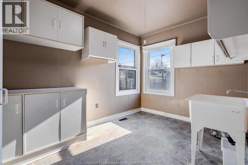 3759 Whitney, Windsor, ON - Indoor Photo Showing Other Room
