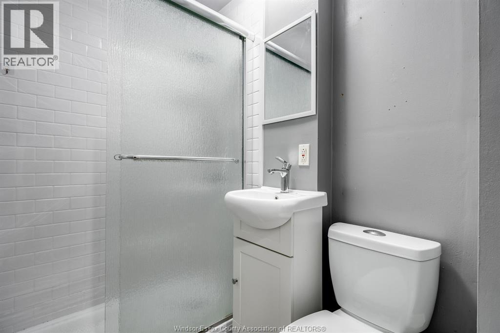 3759 Whitney, Windsor, ON - Indoor Photo Showing Bathroom