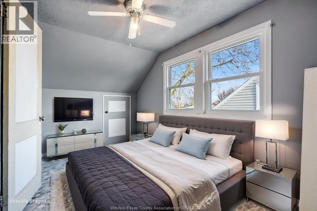 3759 Whitney, Windsor, ON - Indoor Photo Showing Bedroom