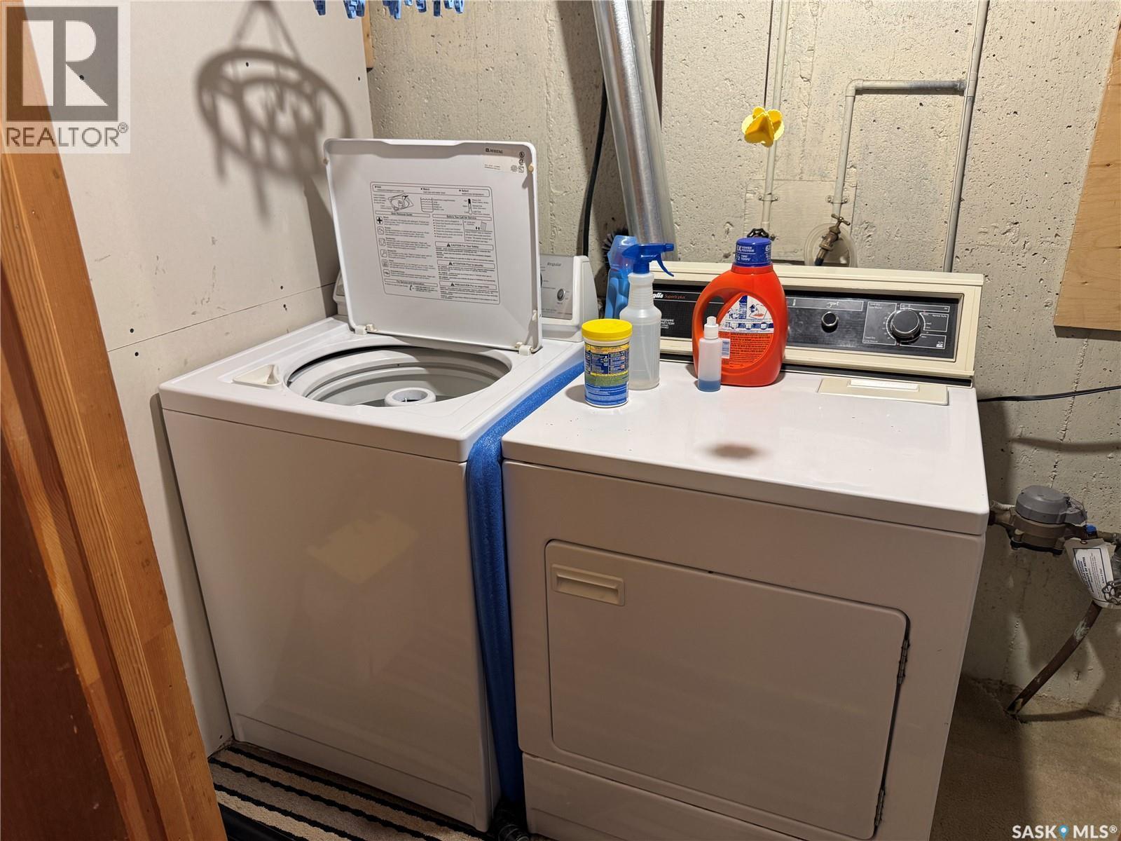 2504 Tomlinson Crescent, Saskatoon, SK - Indoor Photo Showing Laundry Room