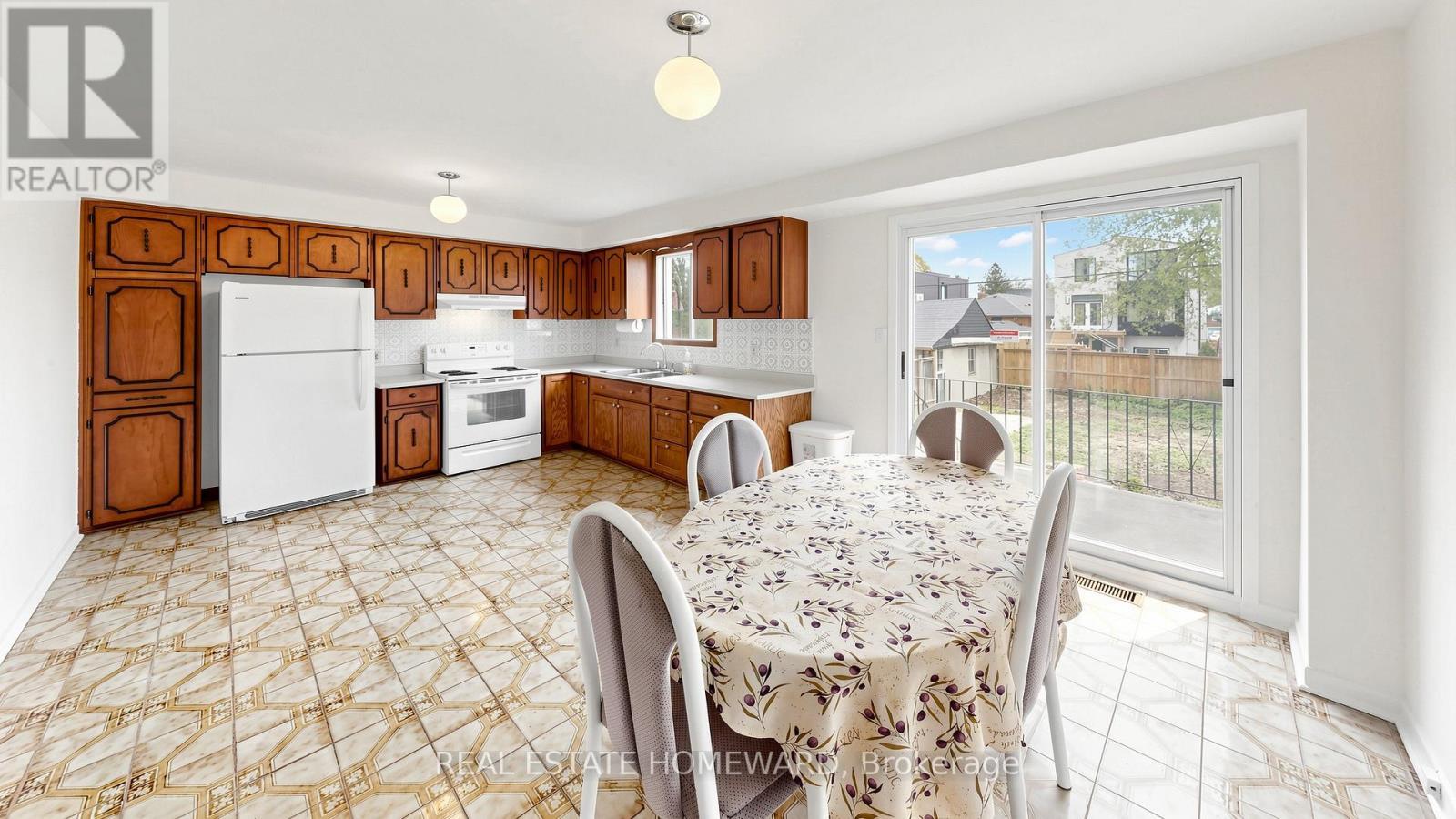 349 Monarch Park Avenue, Toronto, ON - Indoor Photo Showing Kitchen