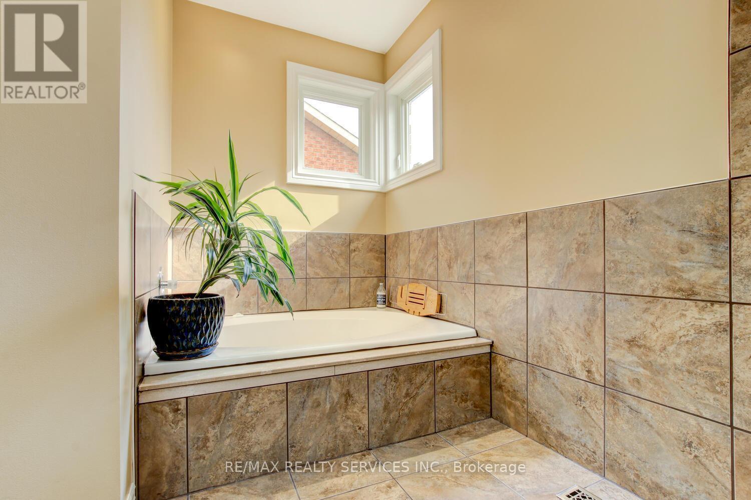 28 Chickadee Crescent, Brampton, ON - Indoor Photo Showing Bathroom