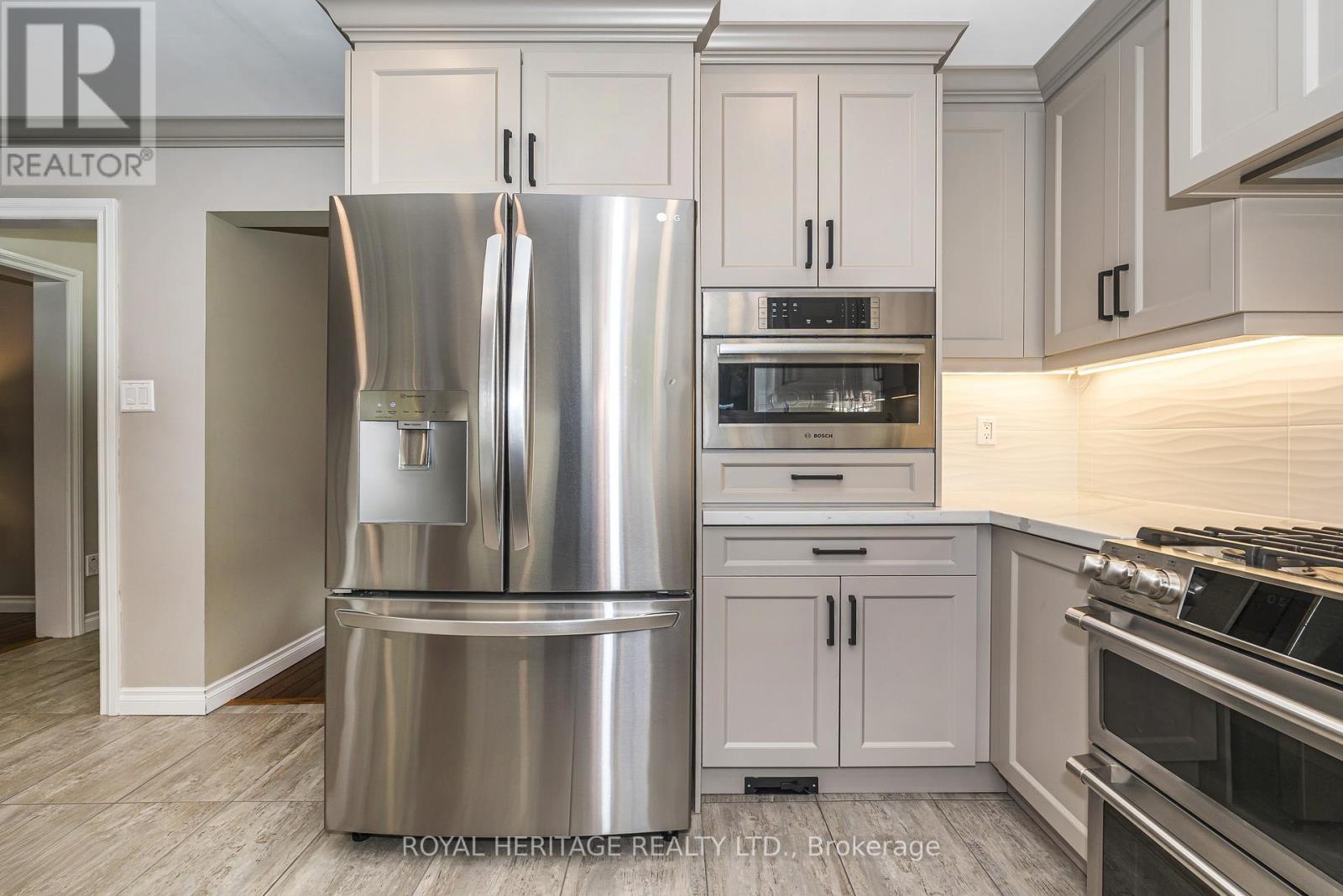 525 Sundown Crescent, Pickering, ON - Indoor Photo Showing Kitchen With Stainless Steel Kitchen With Upgraded Kitchen