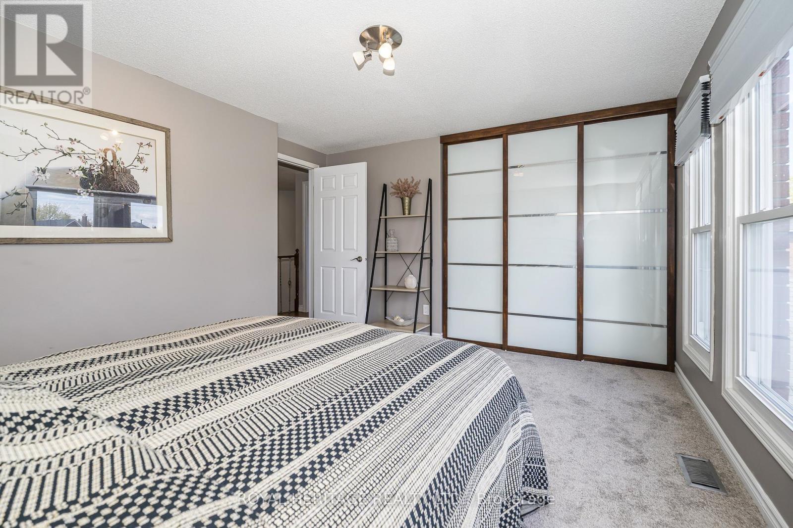 View 2 - 525 Sundown Crescent, Pickering, ON - Indoor