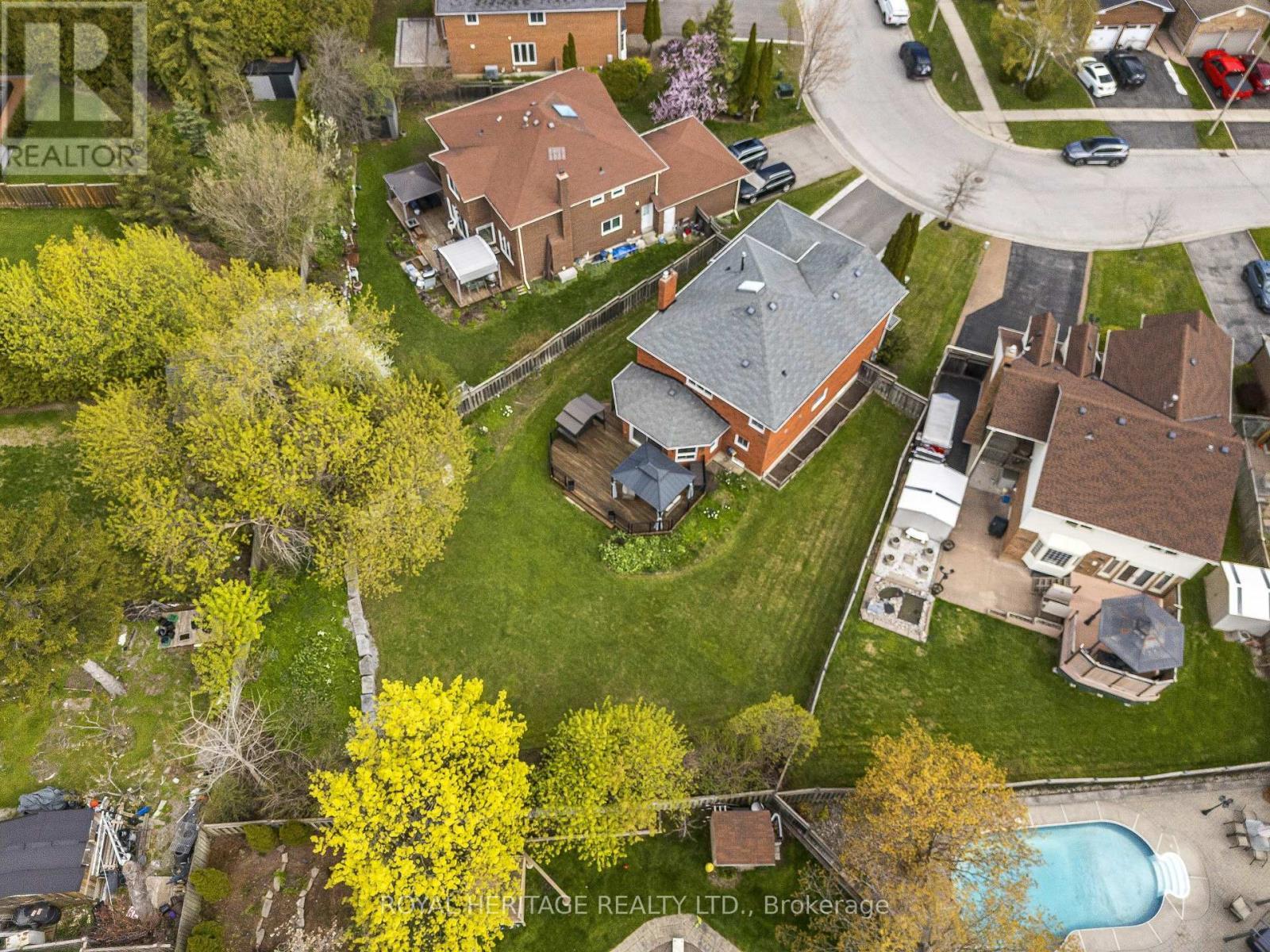 525 Sundown Crescent, Pickering, ON - Outdoor With In Ground Pool With View