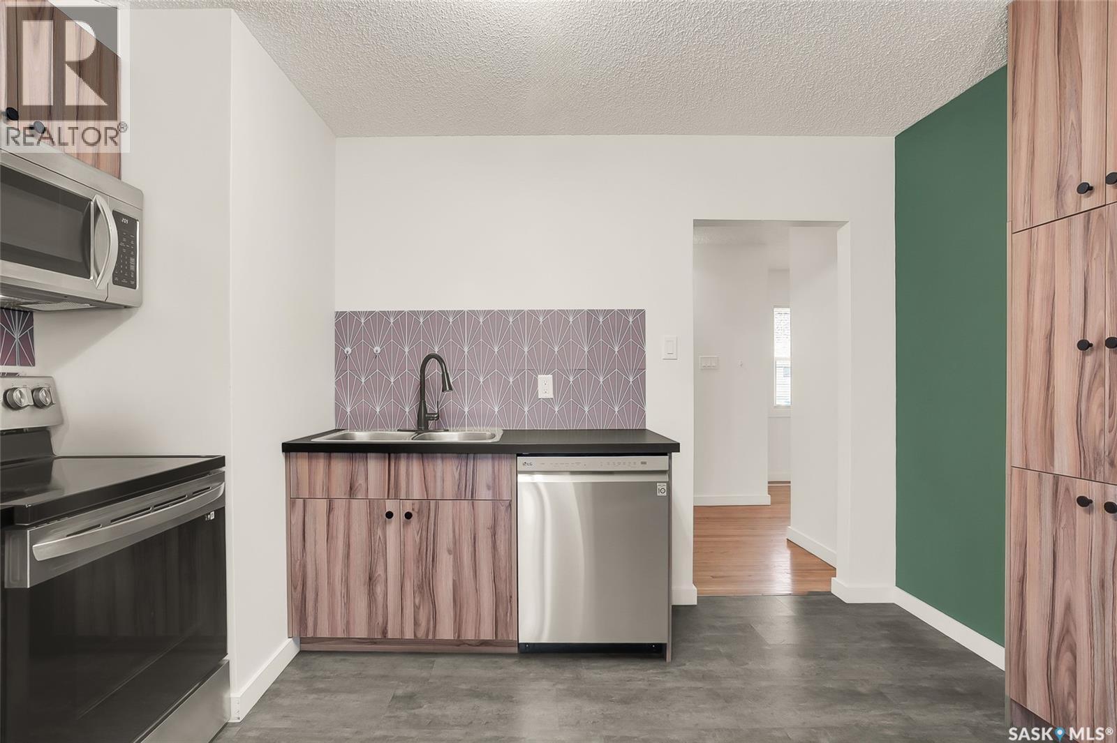 1917 Cairns Avenue, Saskatoon, SK - Indoor Photo Showing Kitchen