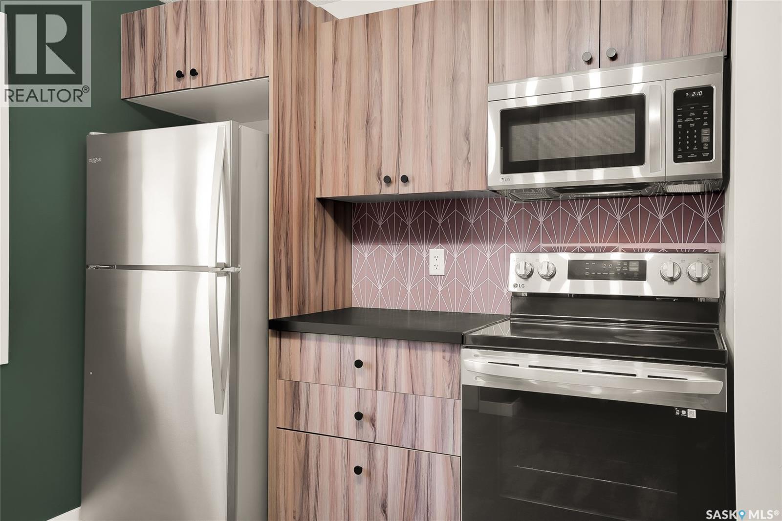 1917 Cairns Avenue, Saskatoon, SK - Indoor Photo Showing Kitchen
