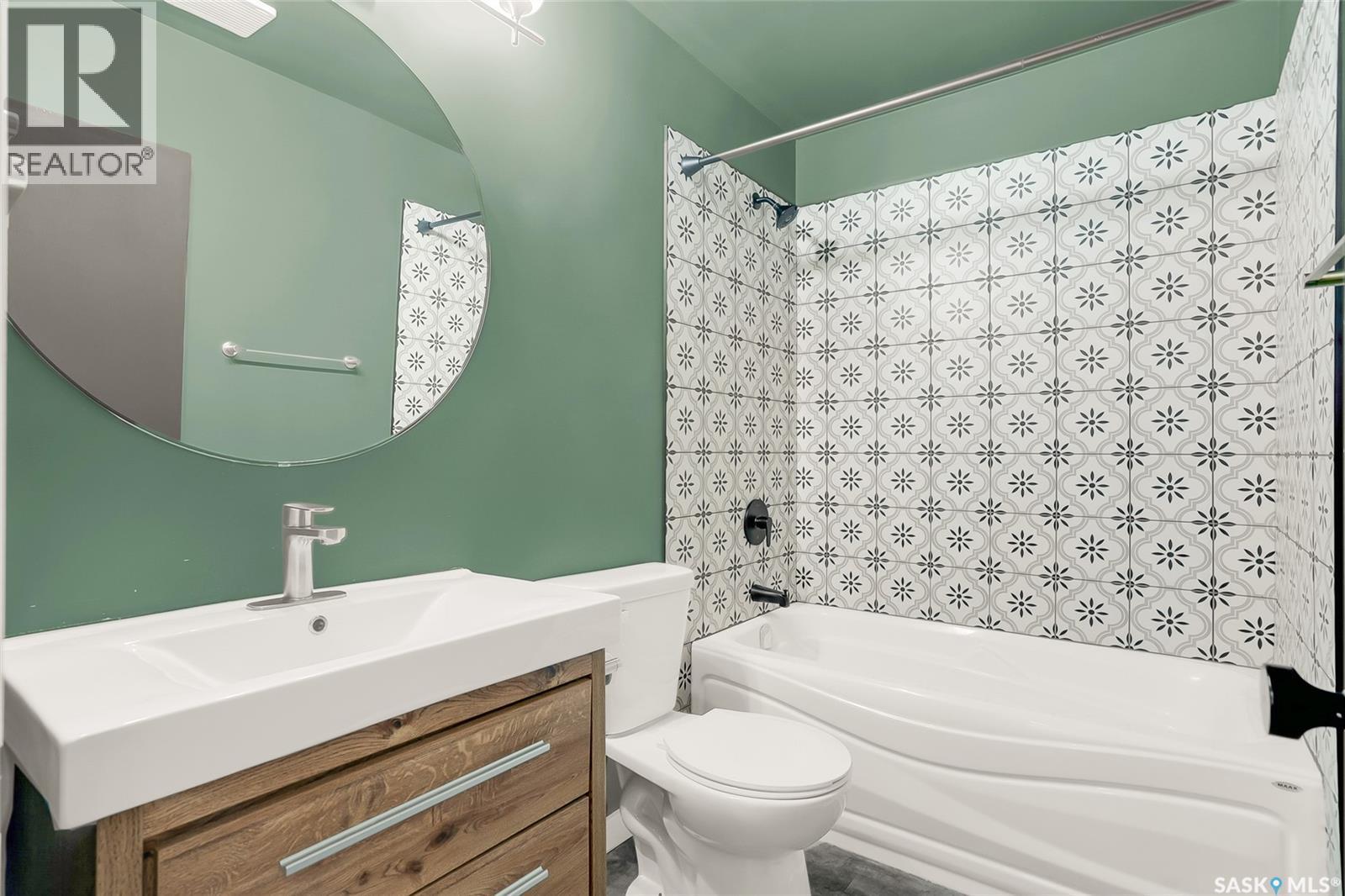 1917 Cairns Avenue, Saskatoon, SK - Indoor Photo Showing Bathroom
