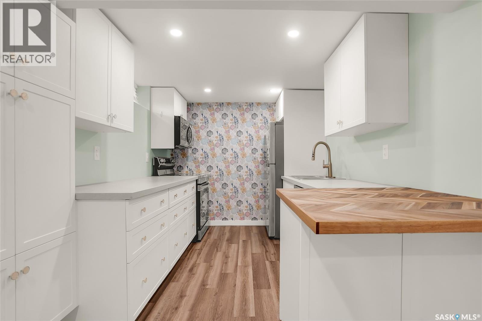 1917 Cairns Avenue, Saskatoon, SK - Indoor Photo Showing Kitchen