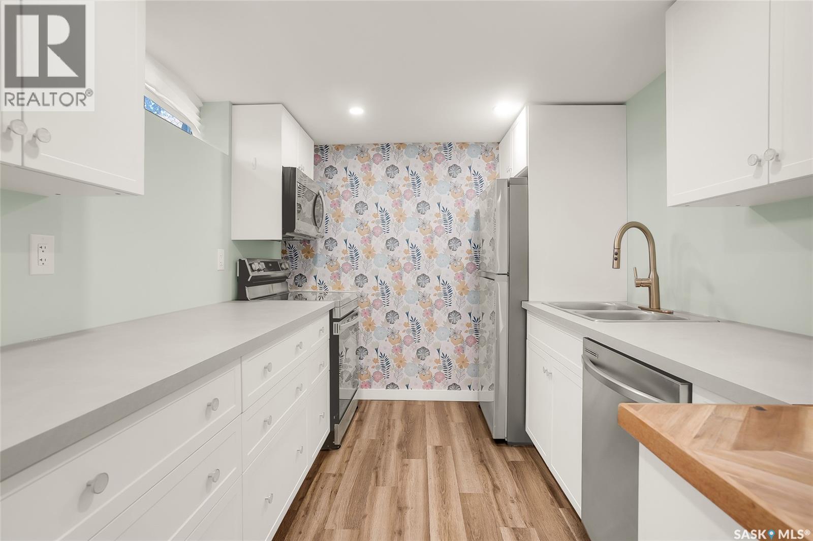 1917 Cairns Avenue, Saskatoon, SK - Indoor Photo Showing Kitchen