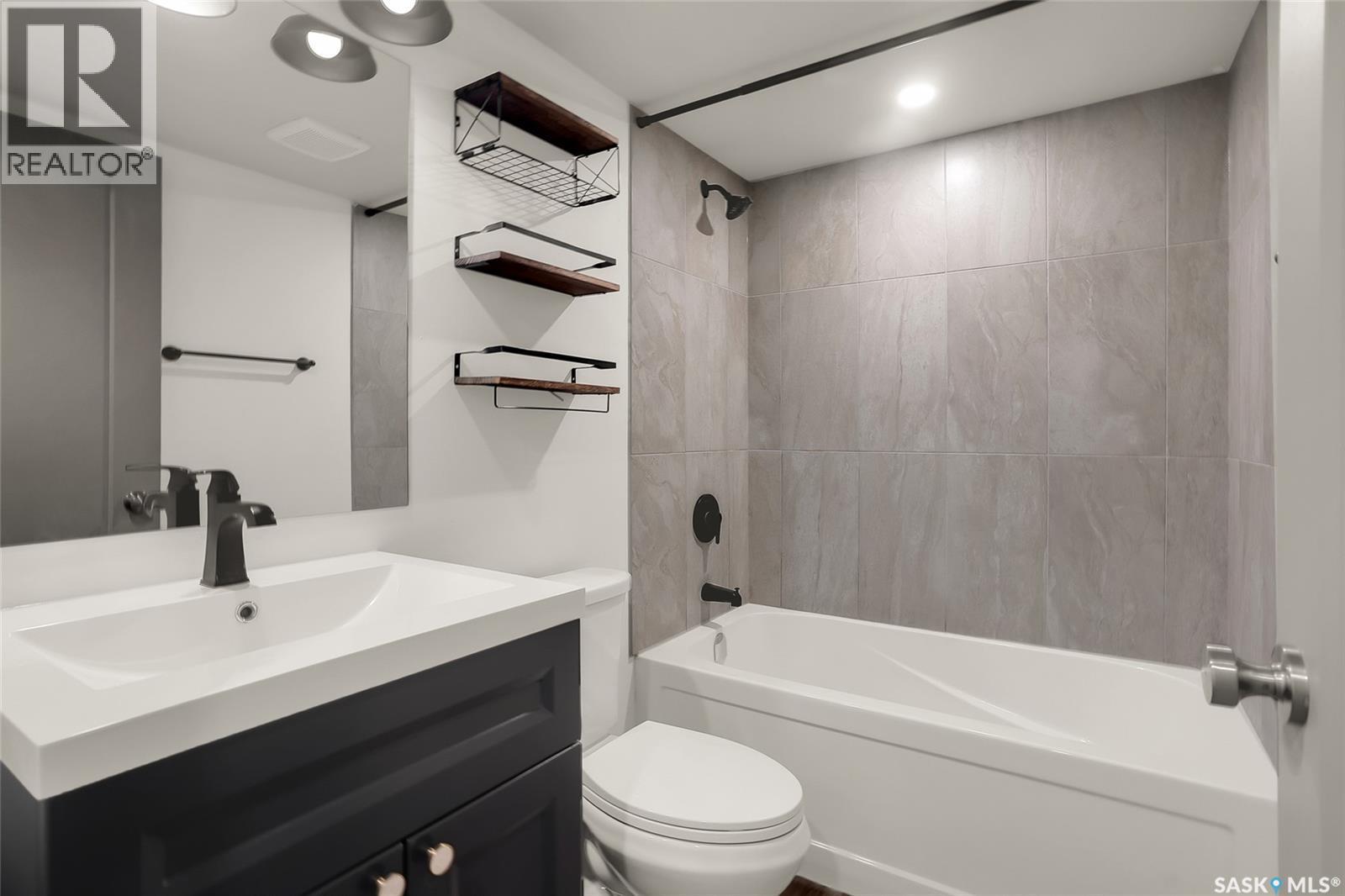 1917 Cairns Avenue, Saskatoon, SK - Indoor Photo Showing Bathroom