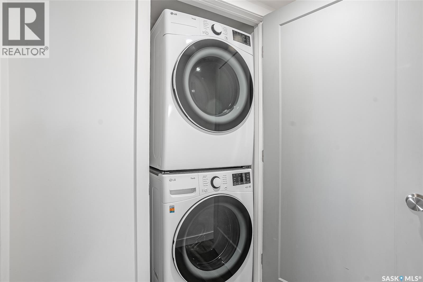 1917 Cairns Avenue, Saskatoon, SK - Indoor Photo Showing Laundry Room