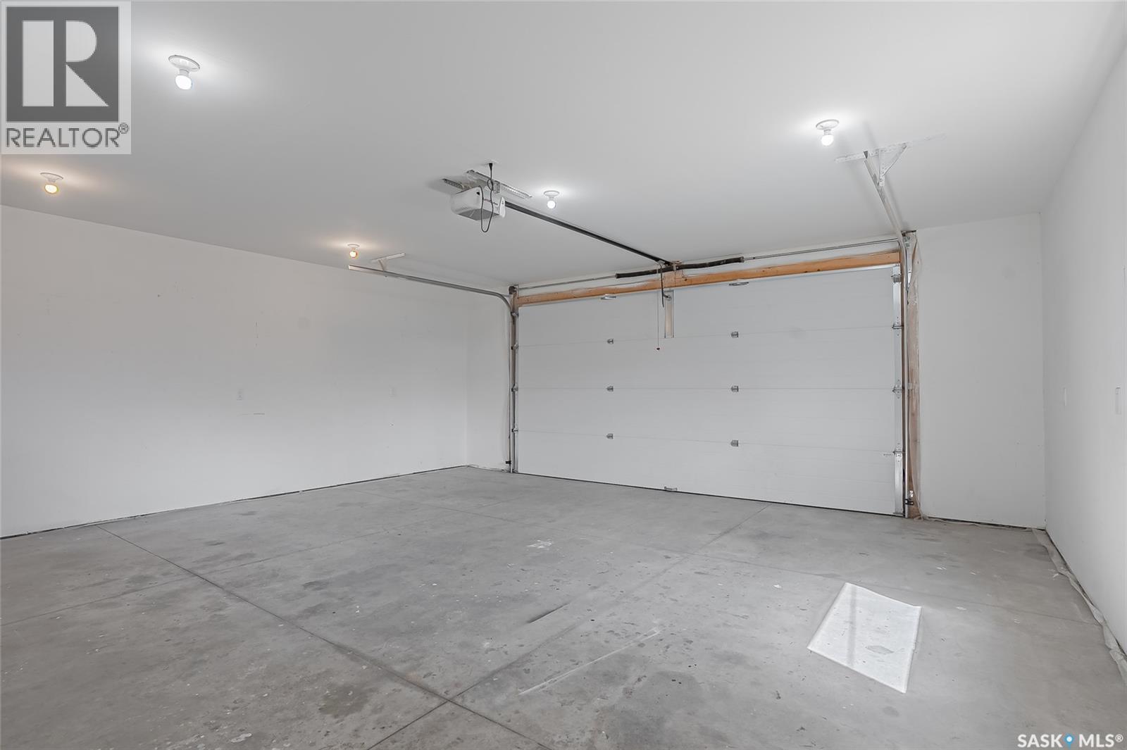 1917 Cairns Avenue, Saskatoon, SK - Indoor Photo Showing Garage