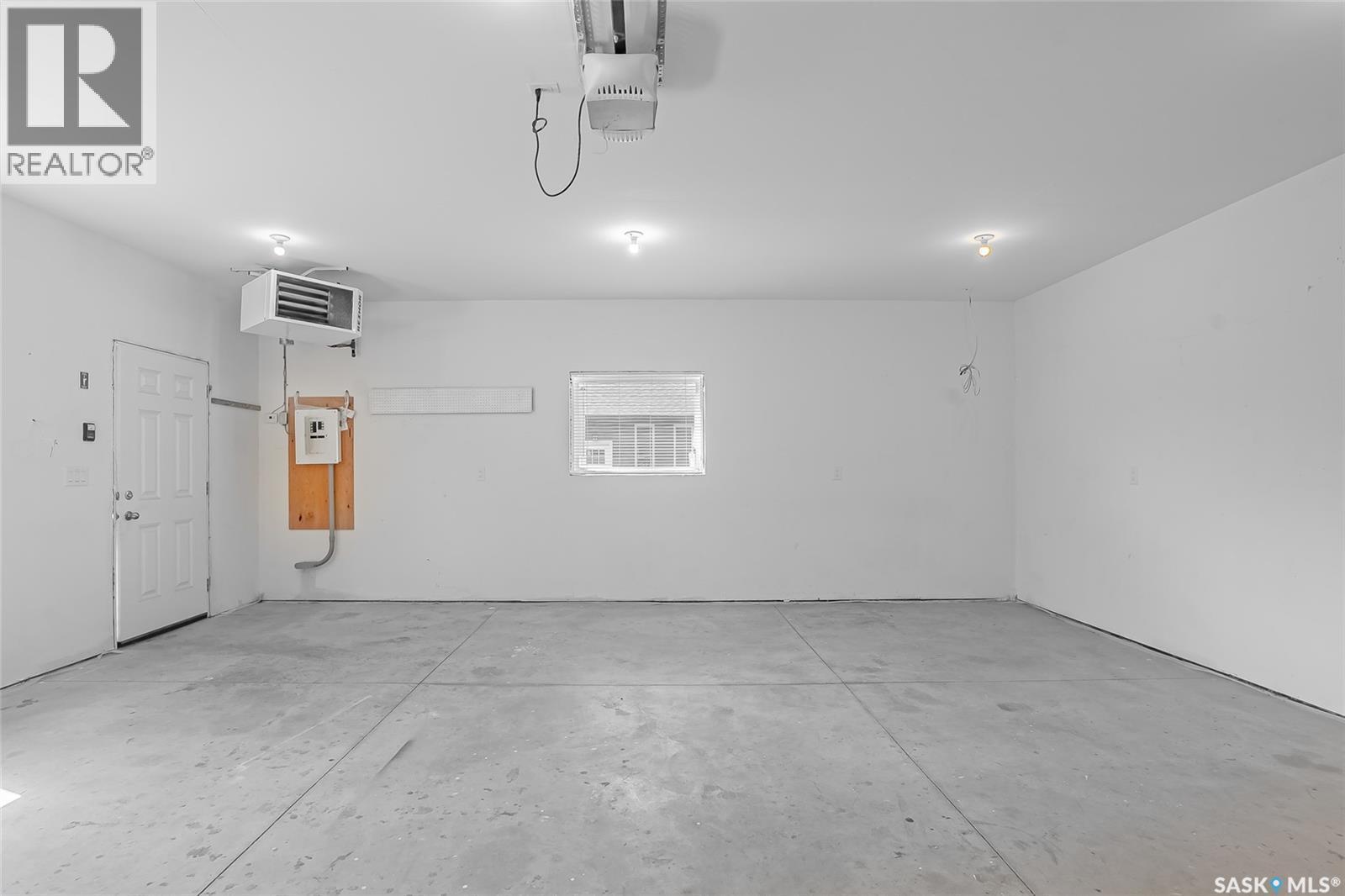 1917 Cairns Avenue, Saskatoon, SK - Indoor Photo Showing Garage