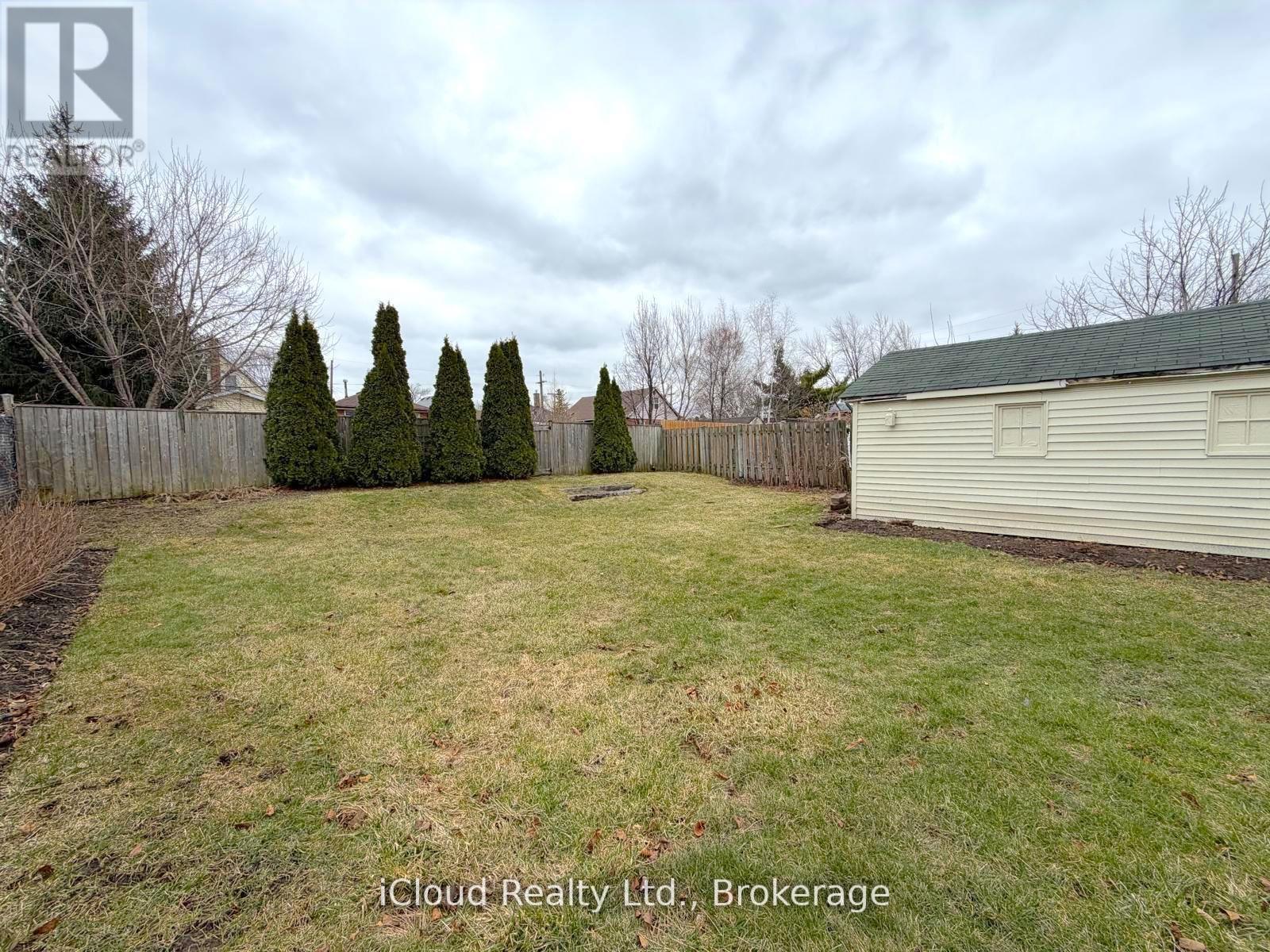 405 Upper Wentworth Street, Hamilton, ON - Outdoor
