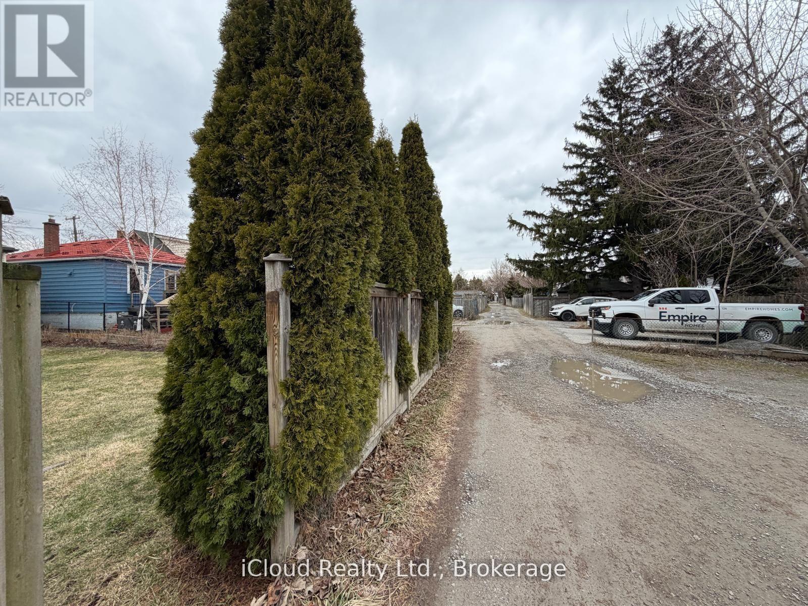 405 Upper Wentworth Street, Hamilton, ON - Outdoor