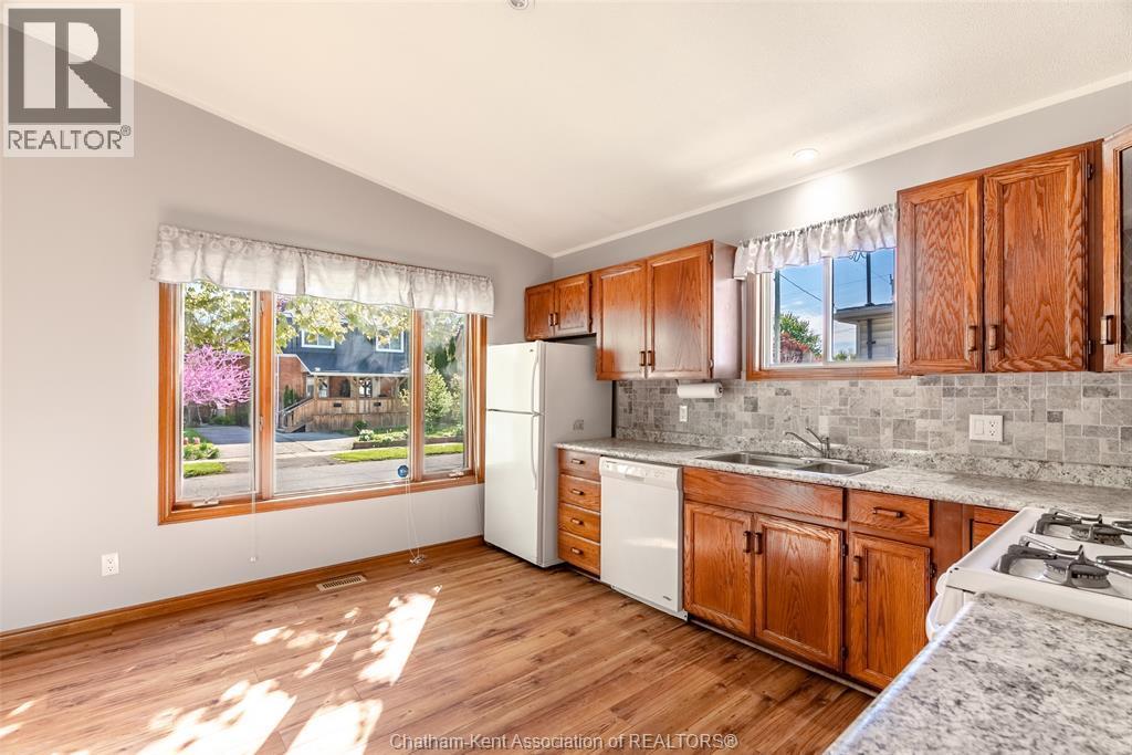 12 Lansdowne Avenue, Chatham, ON - Indoor Photo Showing Kitchen