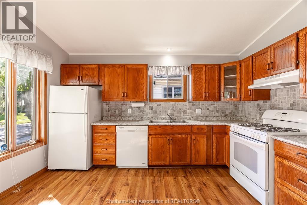 12 Lansdowne Avenue, Chatham, ON - Indoor Photo Showing Kitchen