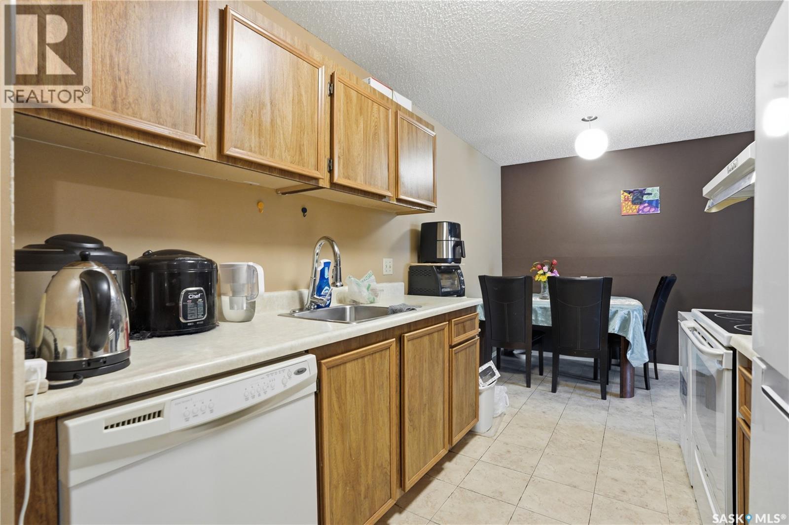 214A 4040 8Th Street E, Saskatoon, SK - Indoor Photo Showing Kitchen