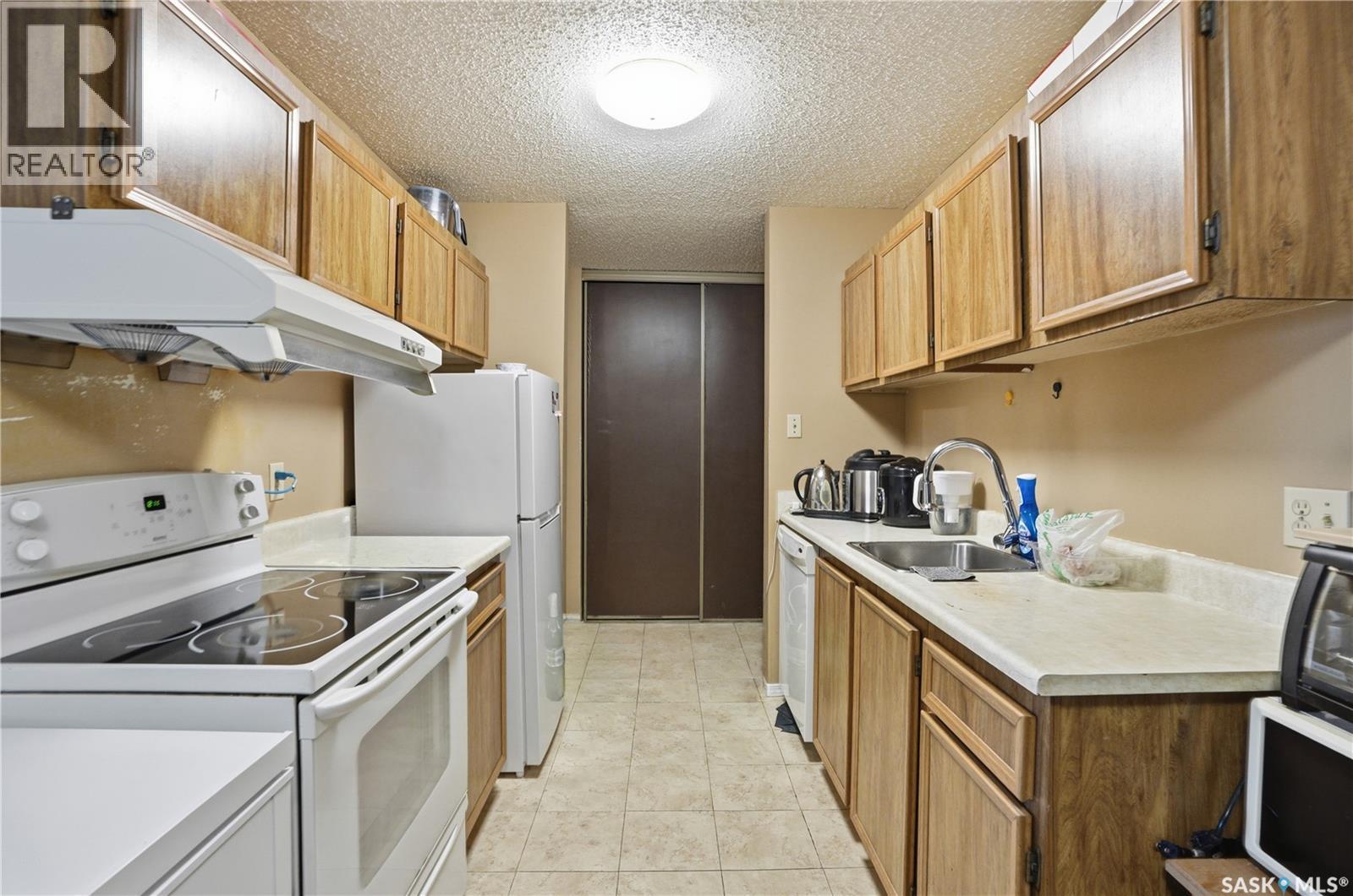 214A 4040 8Th Street E, Saskatoon, SK - Indoor Photo Showing Kitchen