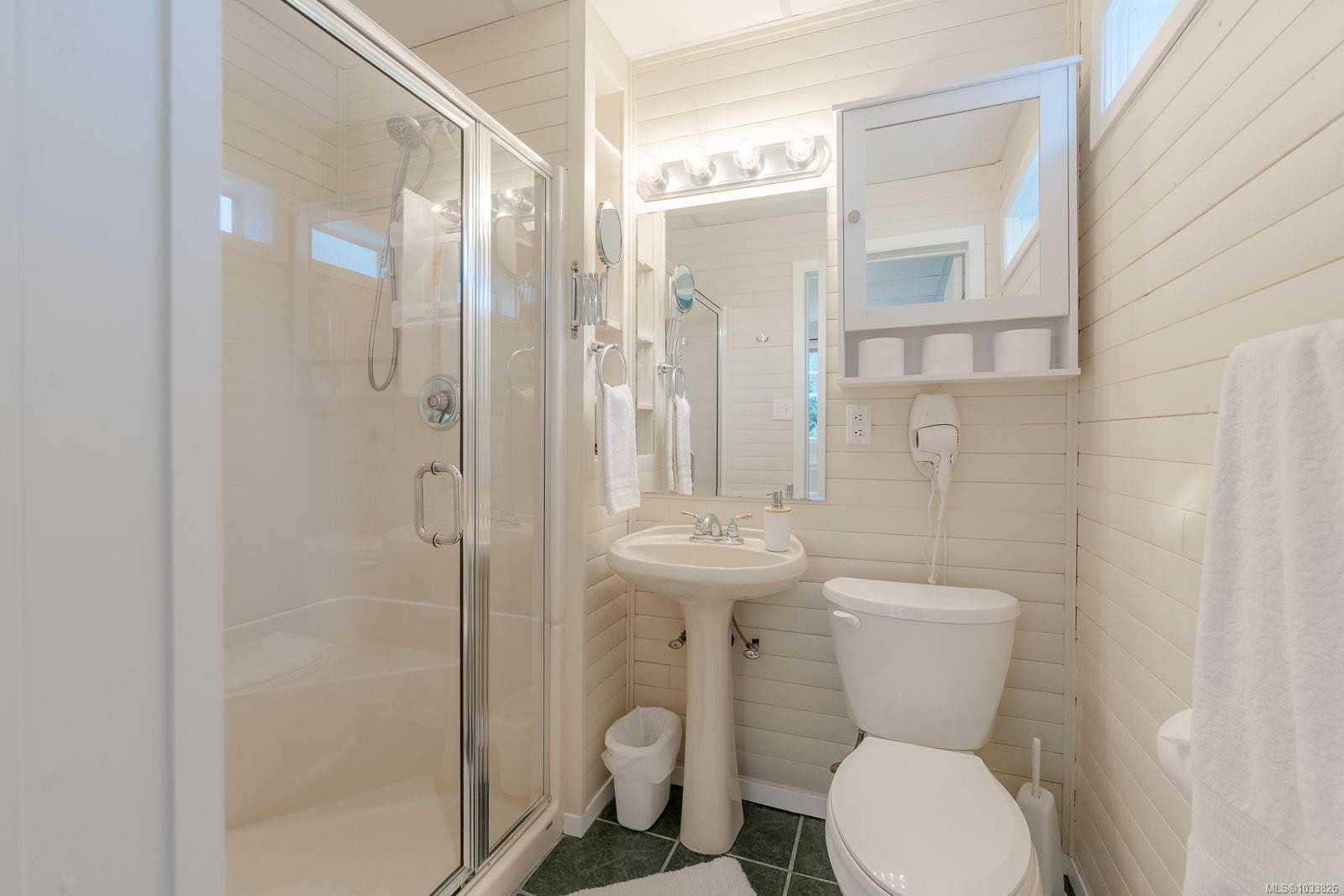 1345 Garrett Pl, Cowichan Bay, BC