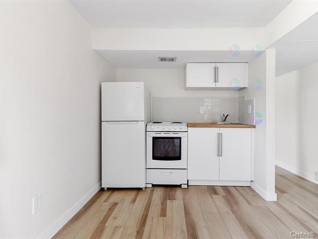 Kitchen - 1010A Rue Ridgewood, Laval (Chomedey), QC - Indoor Photo Showing Kitchen