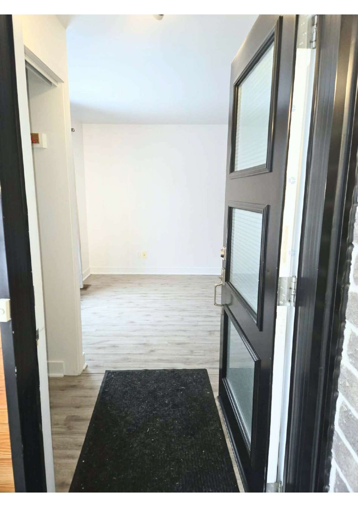 Mud Room - 10105 Rue De L'Épervier, Mirabel, QC - Indoor Photo Showing Other Room