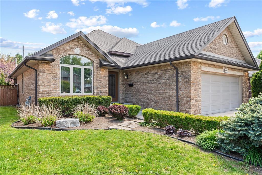 944 Thompson, Windsor, ON