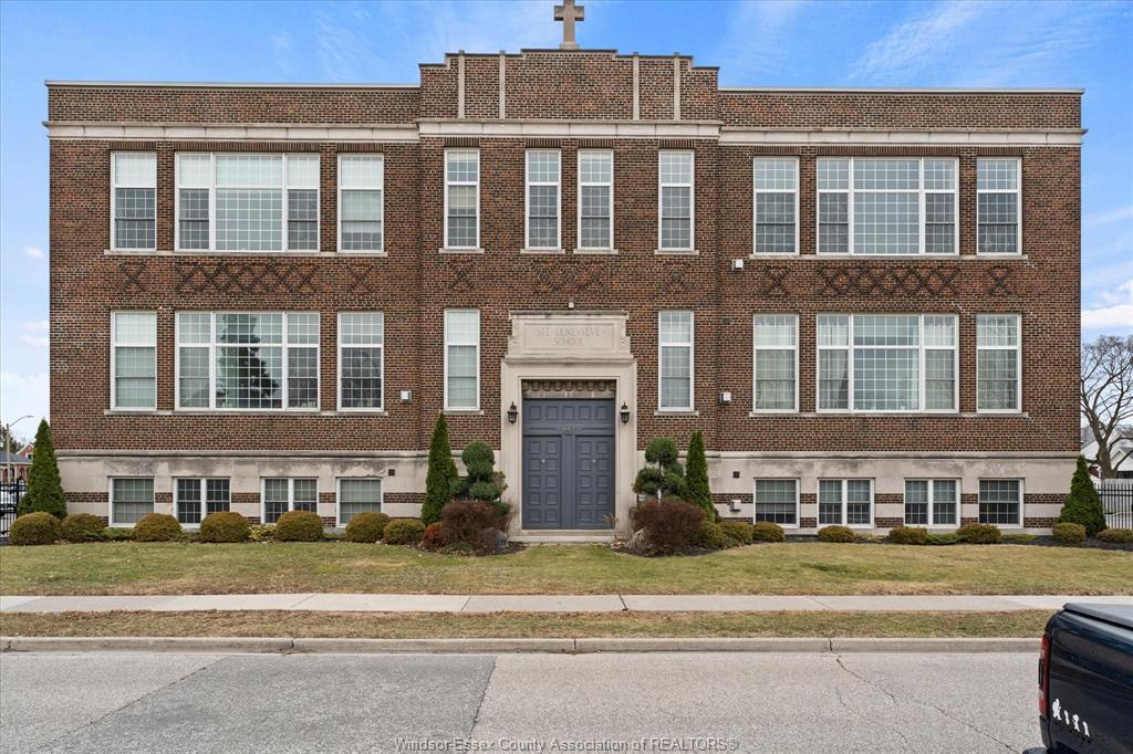 303-647 Irvine, Windsor, ON